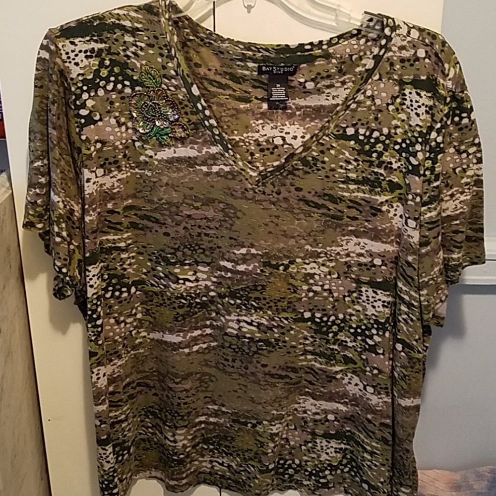 Womans v neck top